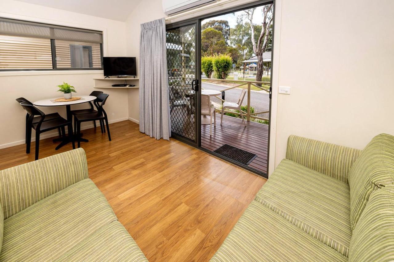 Big4 Deniliquin Holiday Park Екстер'єр фото