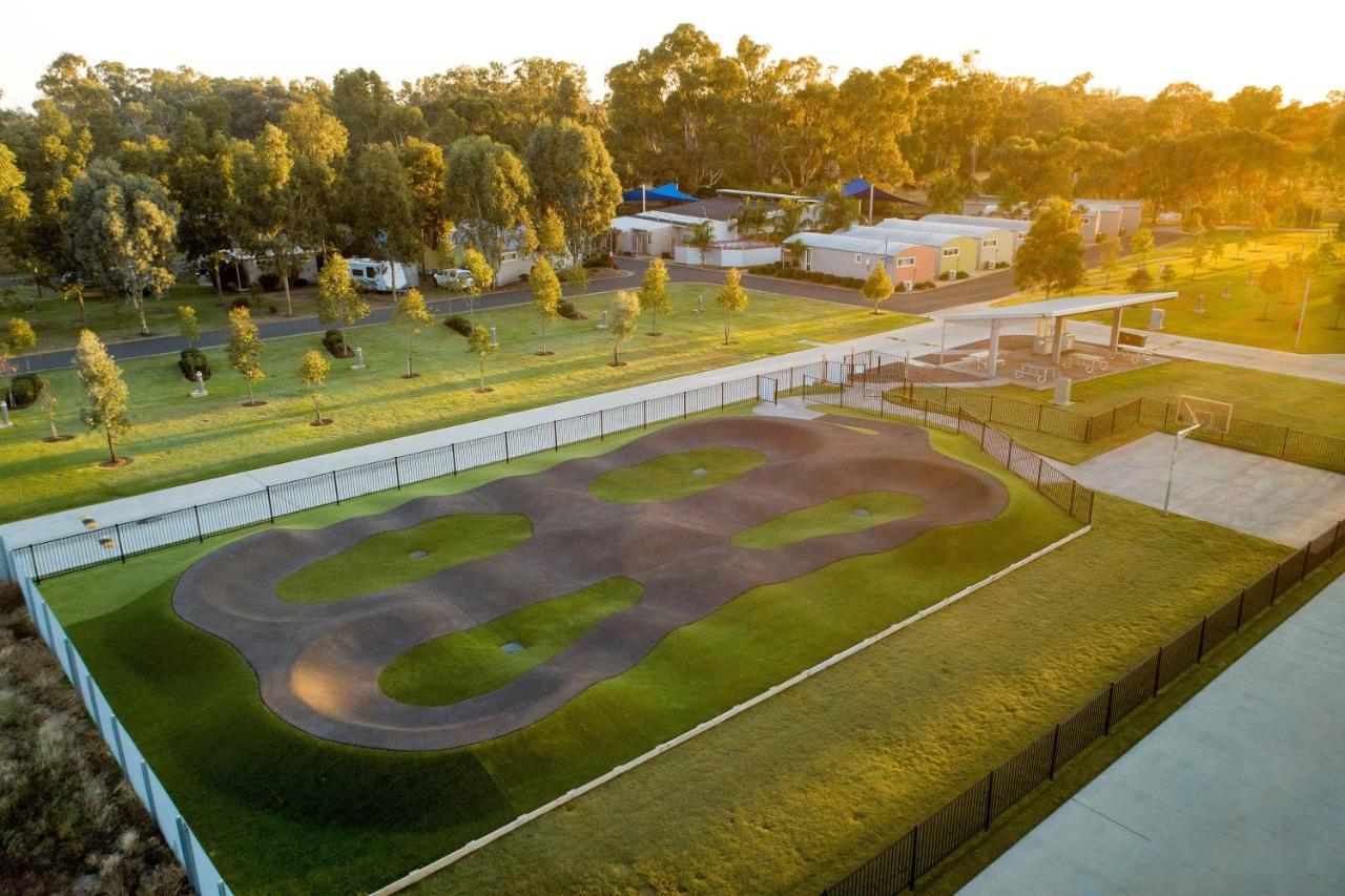 Big4 Deniliquin Holiday Park Екстер'єр фото