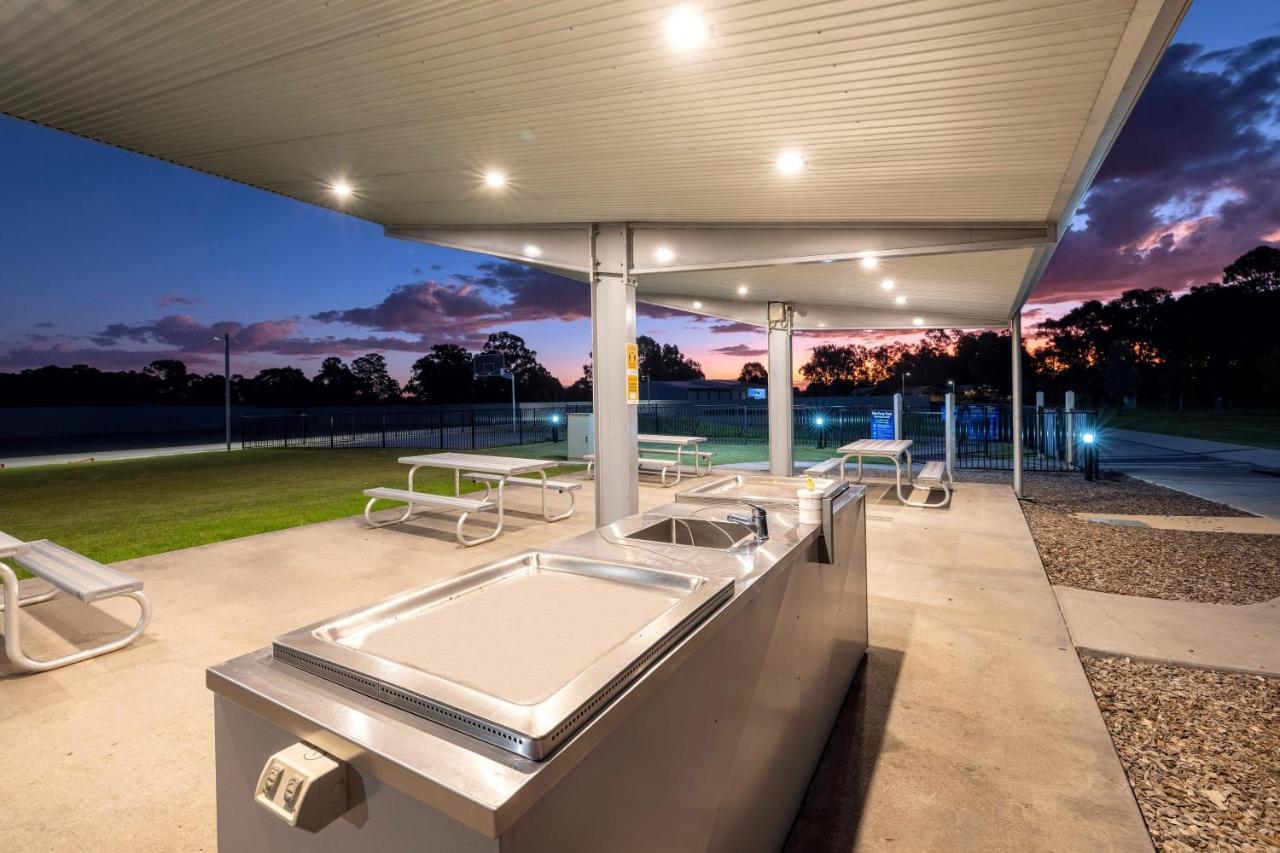 Big4 Deniliquin Holiday Park Екстер'єр фото