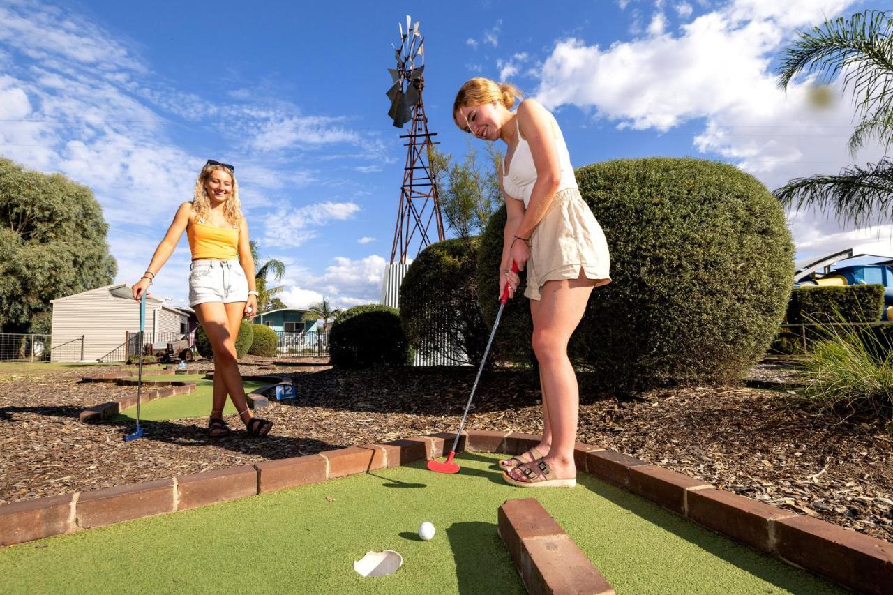 Big4 Deniliquin Holiday Park Екстер'єр фото