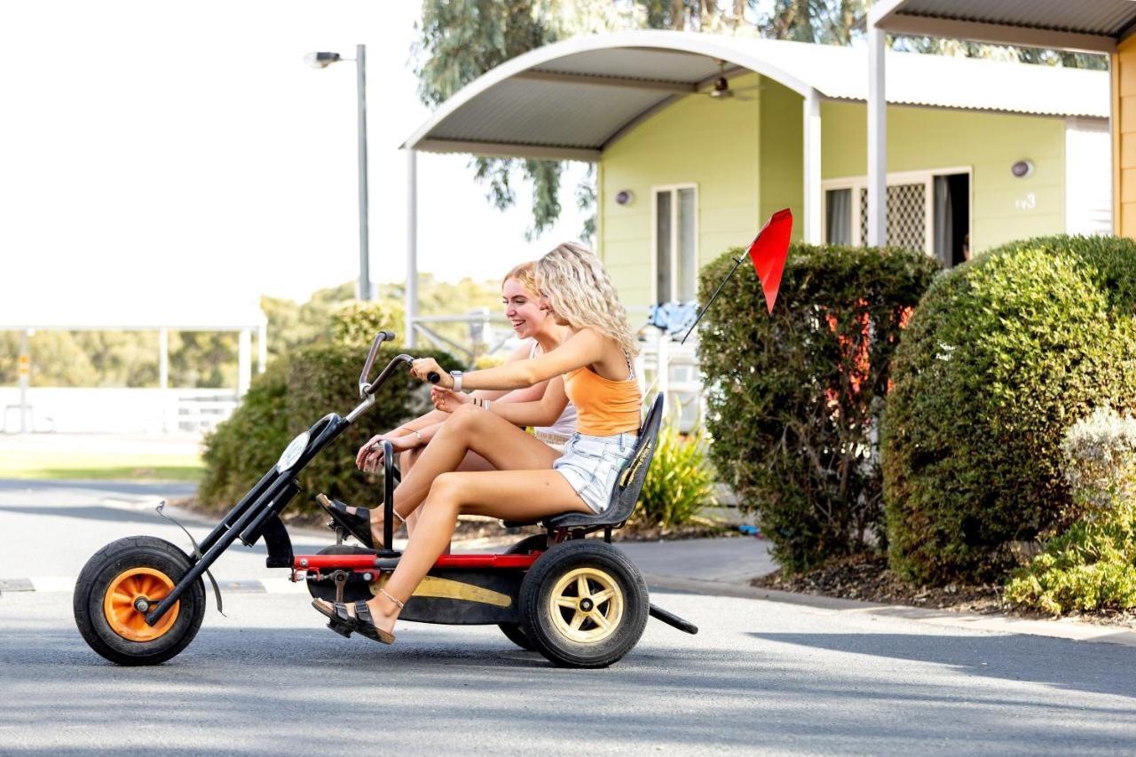 Big4 Deniliquin Holiday Park Екстер'єр фото