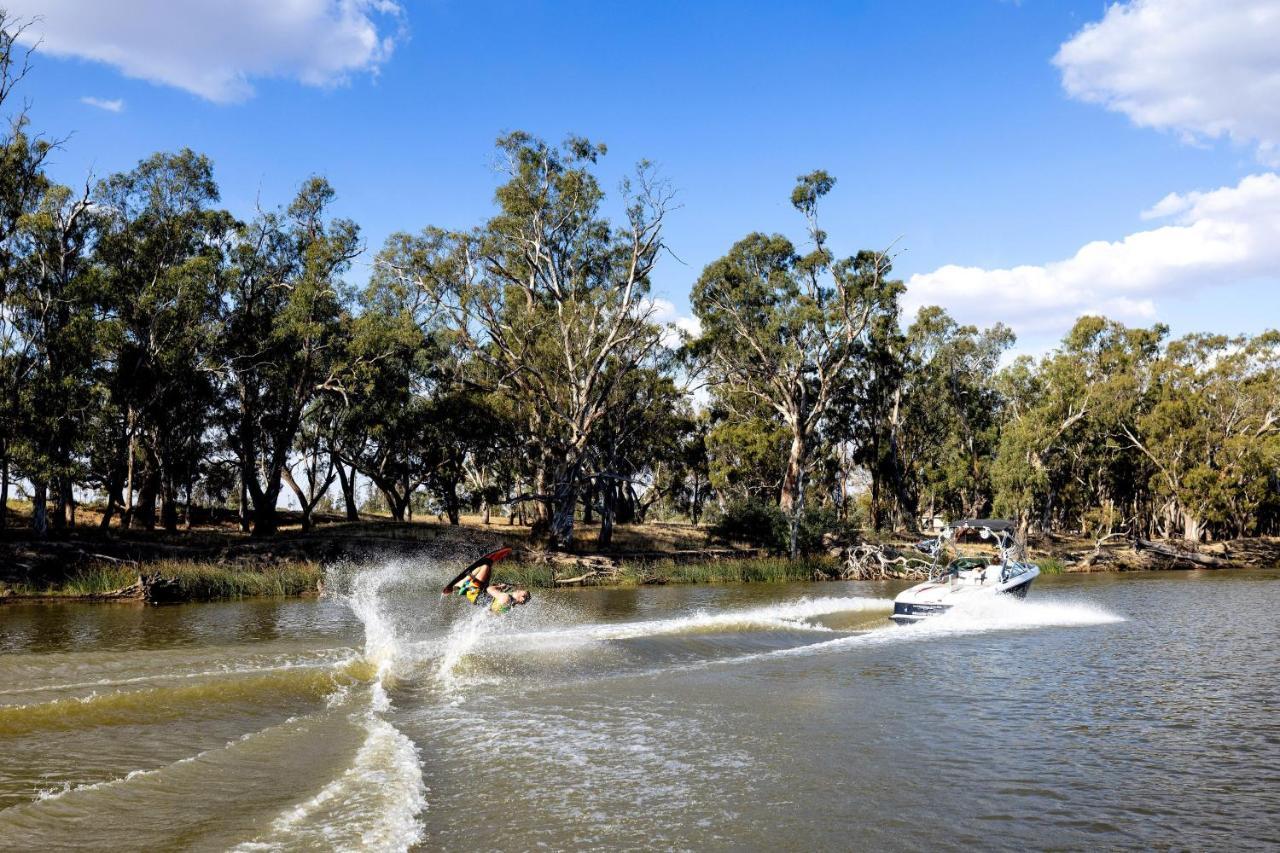 Big4 Deniliquin Holiday Park Екстер'єр фото