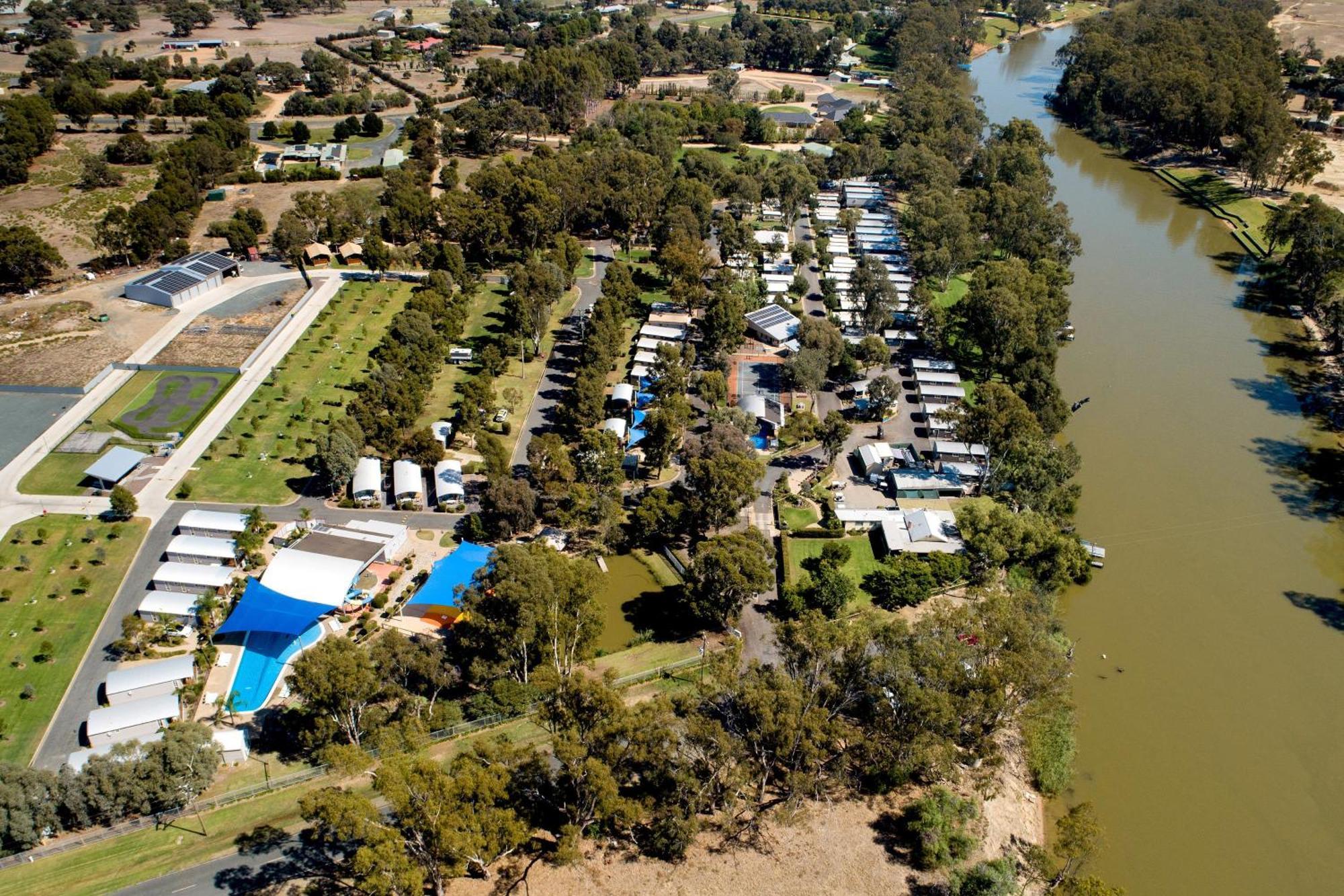 Big4 Deniliquin Holiday Park Екстер'єр фото