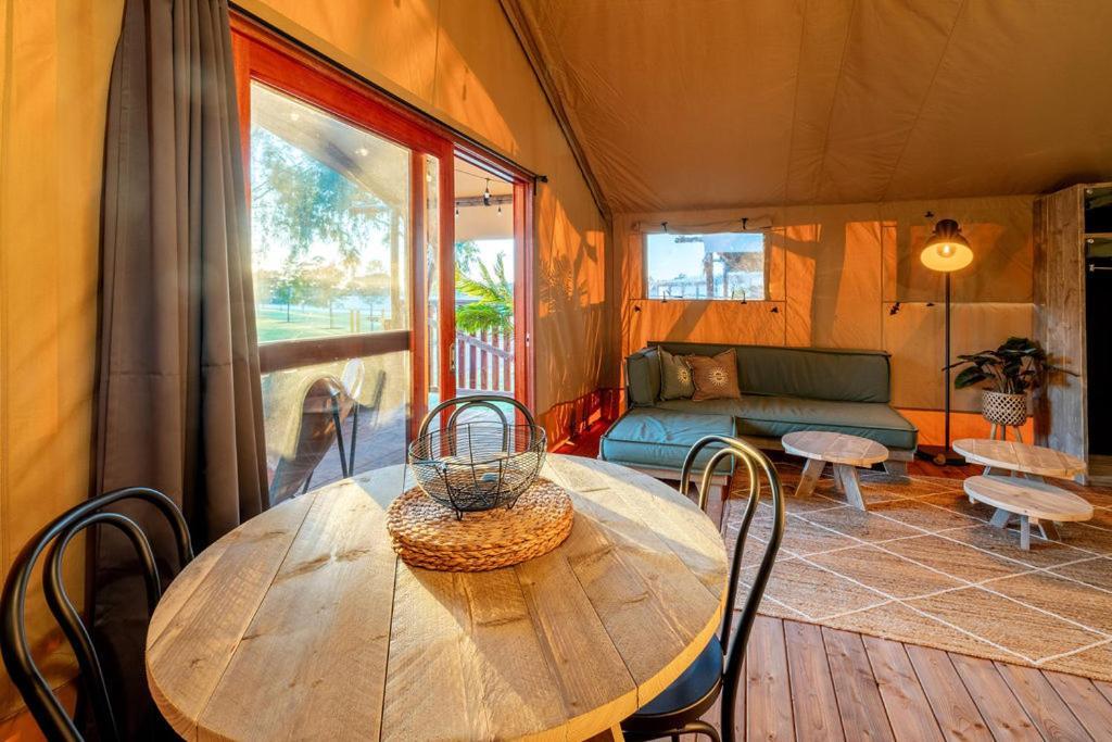 Big4 Deniliquin Holiday Park Екстер'єр фото