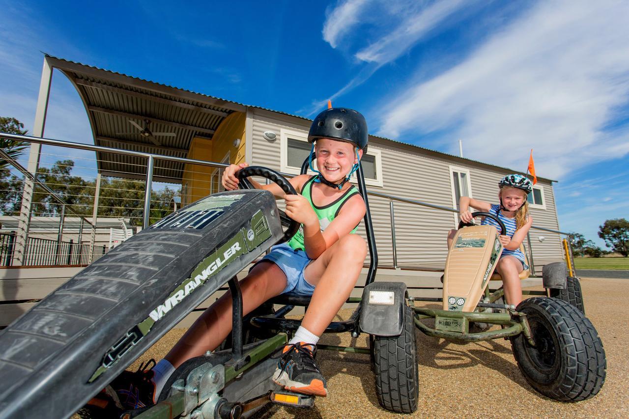 Big4 Deniliquin Holiday Park Екстер'єр фото