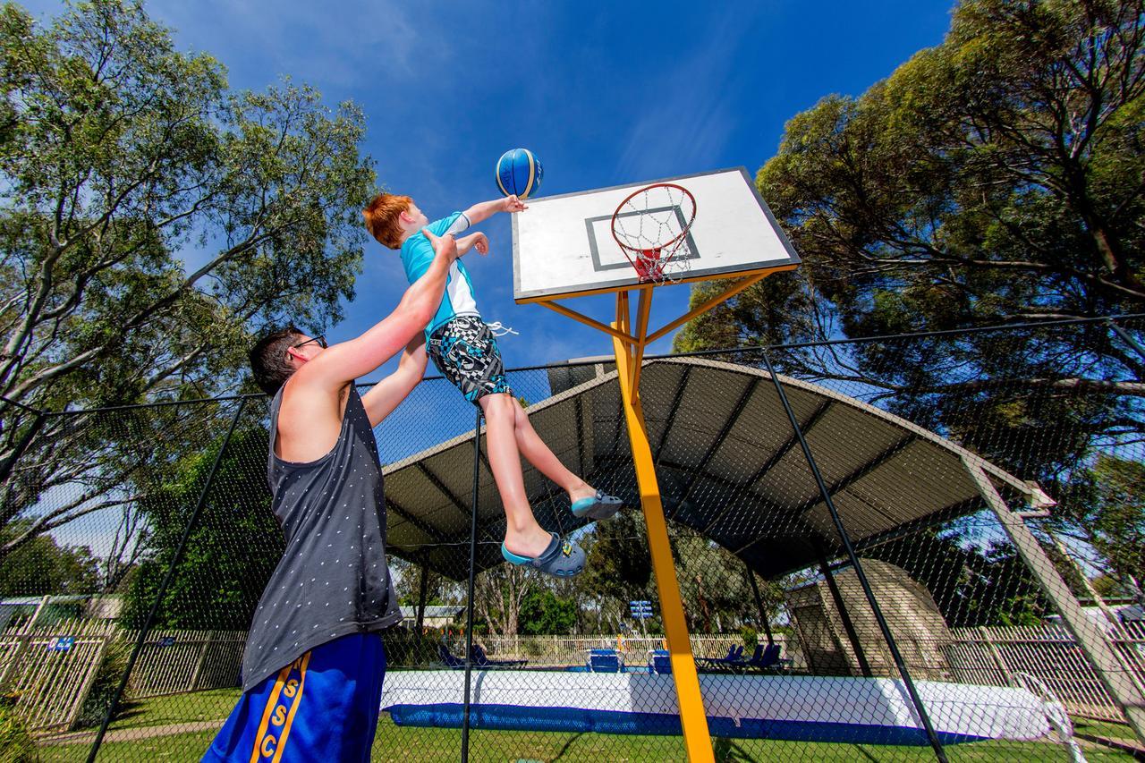 Big4 Deniliquin Holiday Park Екстер'єр фото